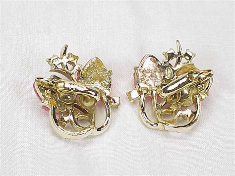 Vintage Coro Pink Carved Lucite Flower And Rhinestone Clip Earrings