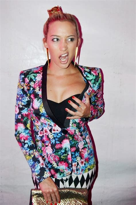 Hot Sexy Roxy Burger Bikini Pics