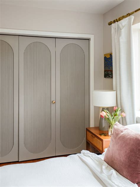 3 ways to reimagine old school bifold closet doors – Artofit