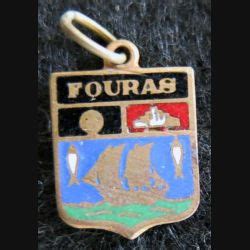 insigne blason en émail de la ville de Fouras 11 x 16 mm voilier écu