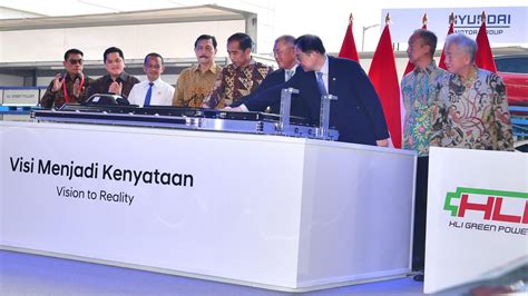 Presiden Jokowi Resmikan Ekosistem Kendaraan Listrik Dan Pabrik Sel