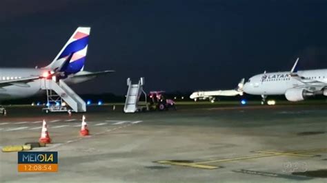 Voos noturnos voltam a operar no aeroporto de Foz do Iguaçu após duas