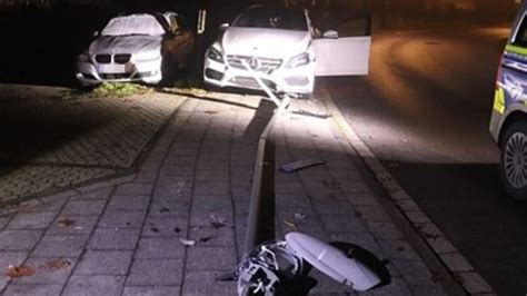 Unfall In Monheim Bei D Sseldorf Drogenfahrt Im Mercedes Endet An Laterne