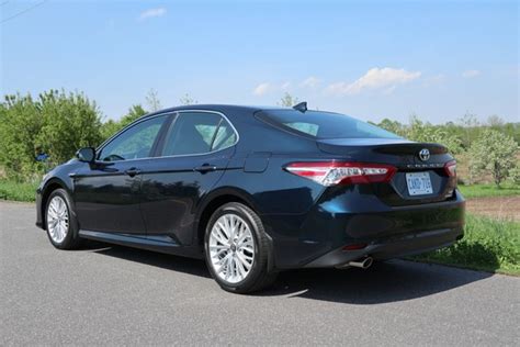 Car Review 2020 Toyota Camry Hybrid Driving