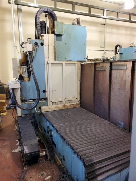 MAZAK VTC 30 VERTICAL MACHINING CENTER STOCK 1260522 G 2000 Inc