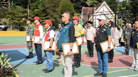 Pemberian Penghargaan Pada Relawan Kesehatan Gempa Bumi Cianjur