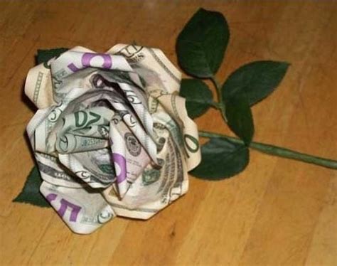Rose z peněz | Money origami, Creative money gifts, Money flowers