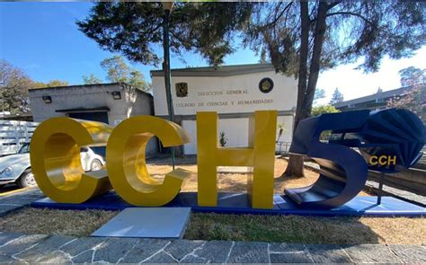 Dirección de CCH es tomada por grupo de personas encapuchadas