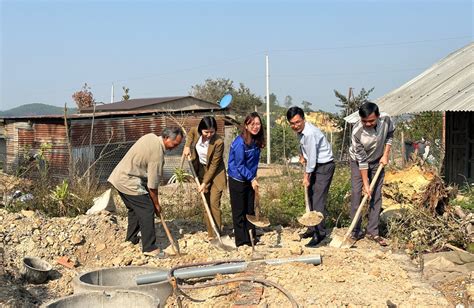 Lâm Hà Ra Quân Hỗ Trợ Xây Dựng Nhà Tiêu Hợp Vệ Sinh Cải Thiện Môi