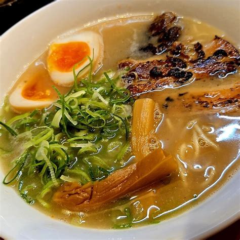 人気は牛すじの旨みあふれる和牛すじラーメン！ 「中華そば 高安」出身の店主が作る、クリーミーな豚骨ラーメン（京都・西大路三条） 食べログマガジン