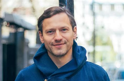 Гледаме Орлин Павлов и Мак Маринов в новия български филм "Скрити в мрака"