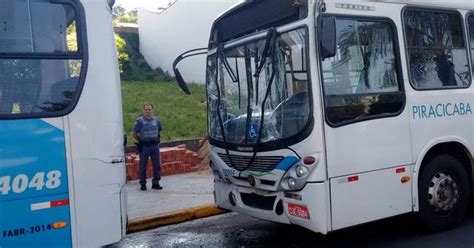 G1 Acidente entre dois ônibus deixa 10 pessoas feridas em Piracicaba