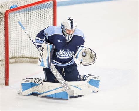 Jeremy Swayman honored as college hockey’s top goalie and is runner-up ...