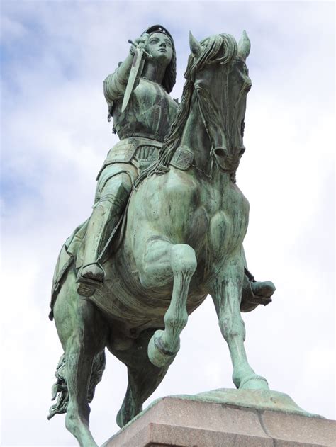 L Agenda Du Loiret La Statuaire De Jeanne D Arc Place Du Martroi