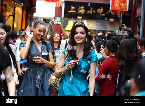 Beauty pageant contestants hi-res stock photography and images - Alamy