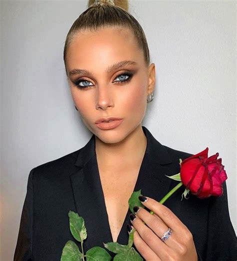 Valentina Zenere Ear Cuff Crown Jewelry Makeup Fashion Suit Make