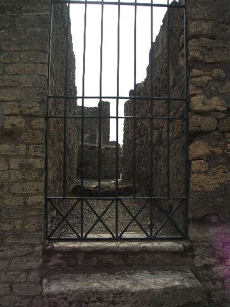 VI 6 8 Pompeii May 2005 Entrance Doorway Looking West