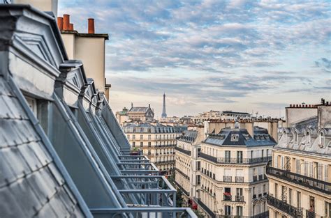 Balade enchantée sur les toits de Paris