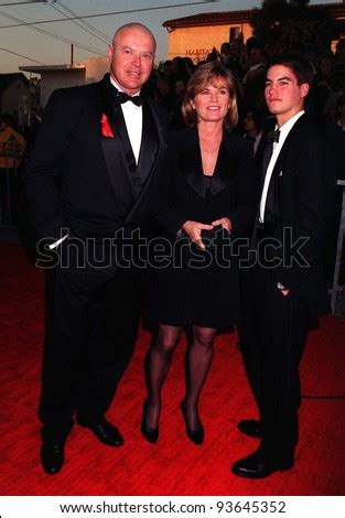 22feb97 Actor Robert Urich Wife Son Stock Photo 93645352 - Shutterstock