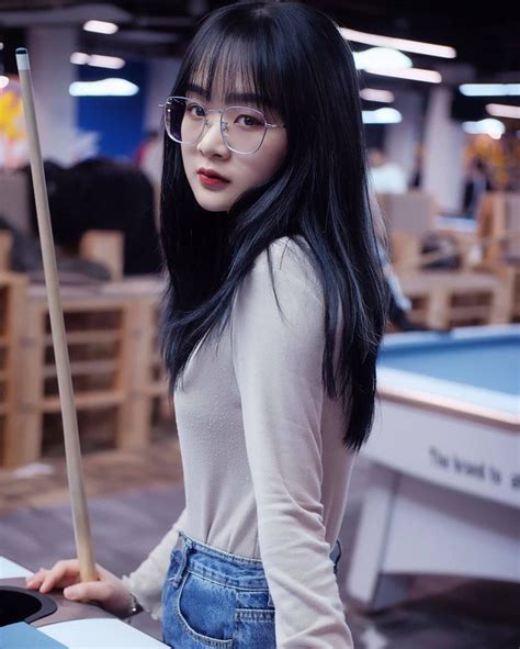 Hot girl trường Luật được phong thánh nữ bida nổi 3 đêm hút 3 triệu người theo dõi Tinmoi