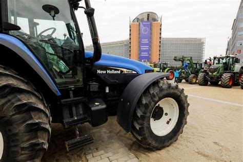 Templeuve Un Agriculteur Meurt Cras Par Son Tracteur La Dh Les Sports