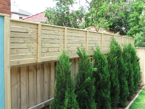 To know Landscaping ideas against chain link fence | Gardening Supplies