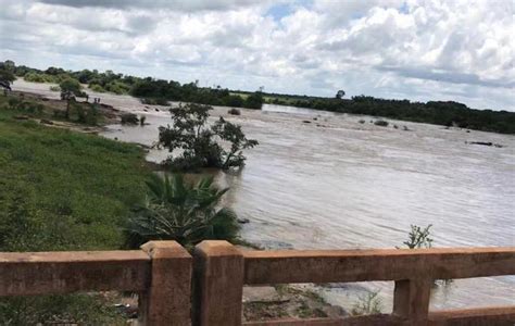 Rio Segue Acima Do N Vel E Cprm Pede Alerta Em Rela O A Popula Es