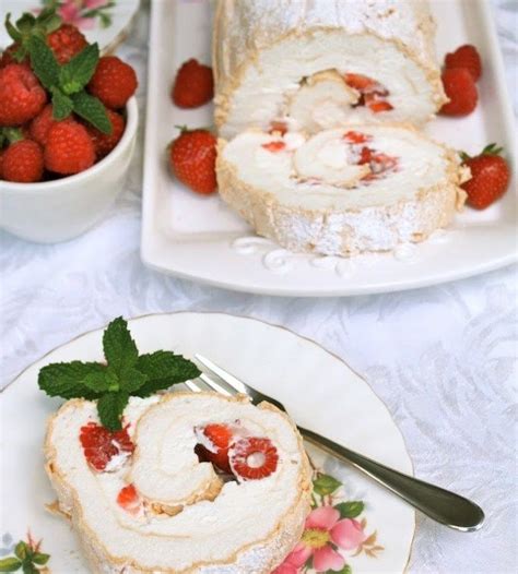 Summer Berry Meringue Roulade Easy Desserts Roulade Meringue Roulade