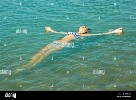 Teenage Girl In Bikini Sunbathing Fotos Und Bildmaterial In Hoher Aufl Sung Alamy