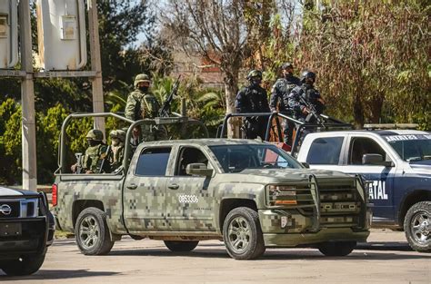 Detienen En Jerez A Dos Hombres Y Una Mujer Con Armas Largas Y Droga