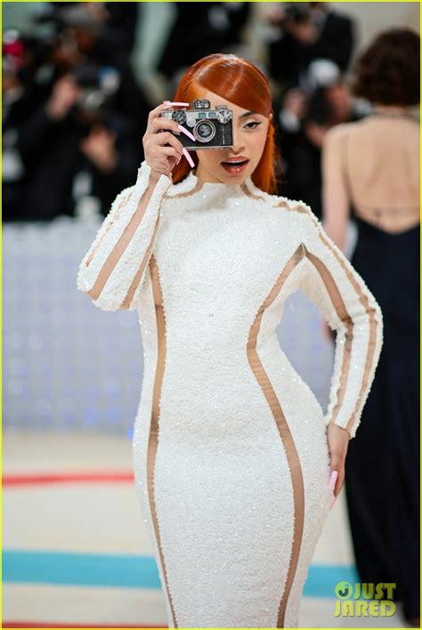 Ice Spice Carries Bedazzled Camera With Her While Making Her Met Gala 2023 Debut Photo 4927055