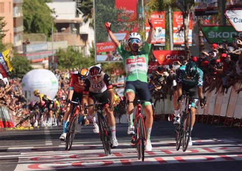 Más de 30 000 personas presencian en Tomares Sevilla el final de la