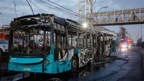 Infierno en San Miguel bus red se quemó con pasajeros adentro