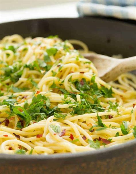 Spaghetti With Garlic And Olive Oil The Clever Meal