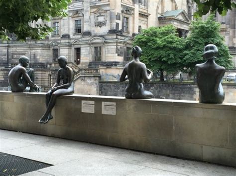 Three Girls One Boy Statue Berlin Aktuelle 2021 Lohnt Es Sich