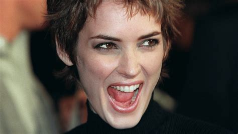 Winona Ryder ma nową fryzurę Wygląda 10 lat młodziej Allegro pl