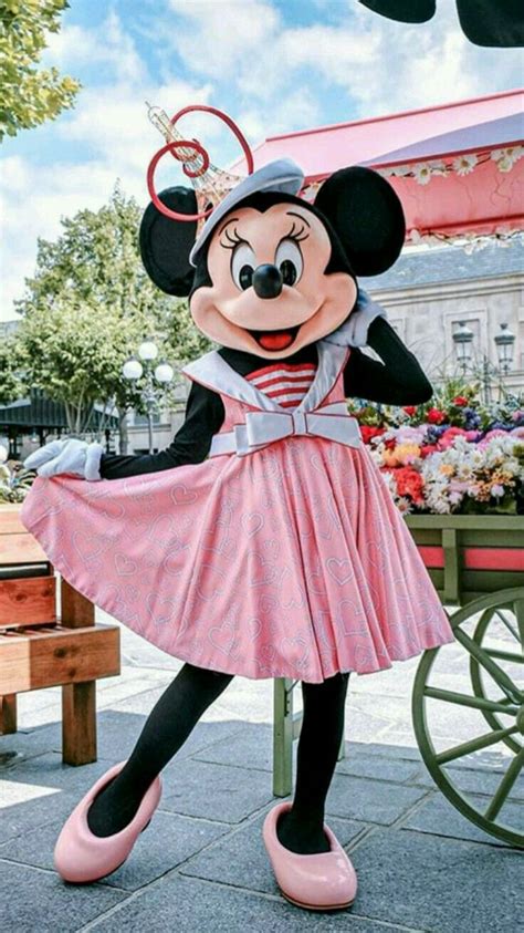 Pin By Chrissy Stewart On Mickey Minnie Minnie Mouse Pictures Walt