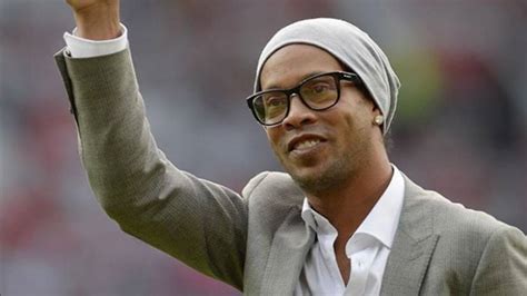 Ronaldinho se retiró del fútbol para convertirse en legislador de Brasil