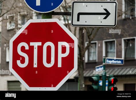 Stopsign Hi Res Stock Photography And Images Alamy