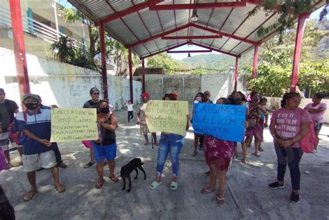 Cierran Padres De Familia Una Primaria De Acapulco Para Exigir Una