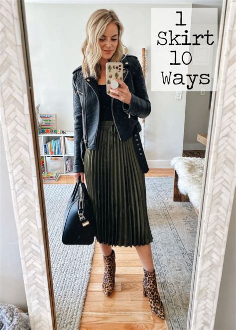 How To Wear Black Pleated Skirt