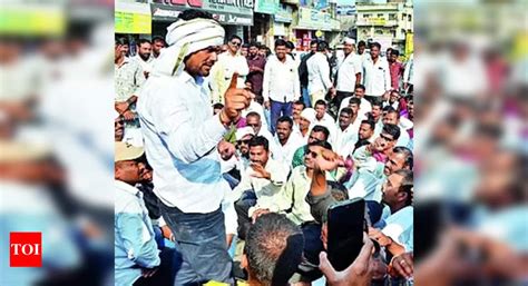 Onion Farmers Onion Farmers Stage Rasta Roko In Nashik To Protest