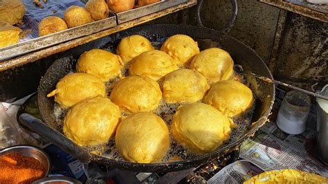 Jumbo Ulta Vada Pav Of Nashik Famous Pav Vada Unique Indian Street Food