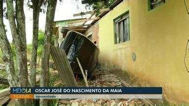 Meio Dia Paraná Cascavel Carro derruba poste e bate em casa em