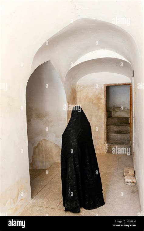 Street Scene Women In Black Chador Shiraz Iran Stock Photo Alamy