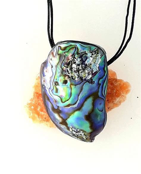 Paua Shell Pendant Necklace Felt