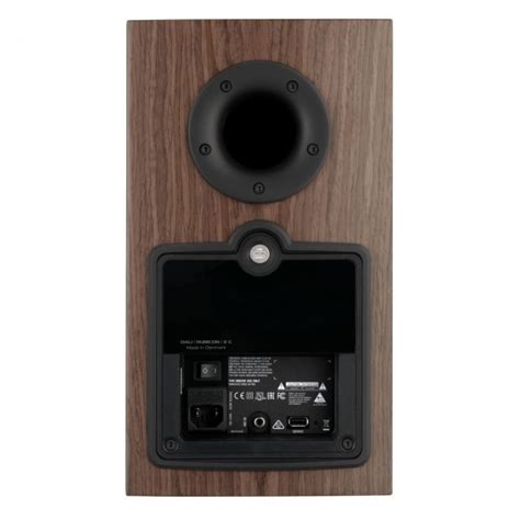 Dali Rubicon C Walnut Active Bookshelf Speakers Pair W Sound Hub