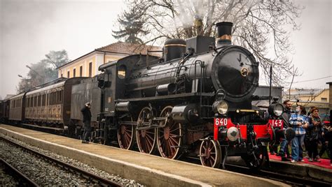 Le Langhe Con Il Treno Storico Nella Terra Del Gusto I Viaggi Di