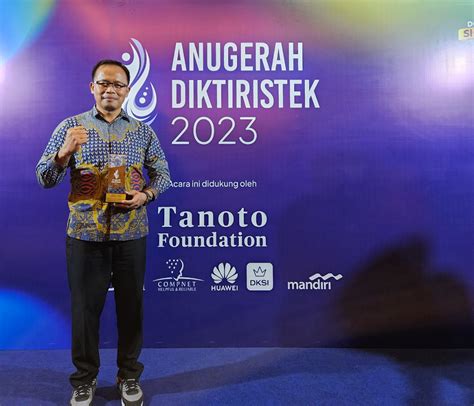 Raih Penghargaan Gold Winner Universitas Bsi Bersinar Di Anugerah