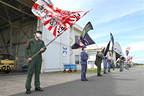 海上自衛隊 第21航空群 On Twitter 【🚁dsp 出発 ️】 館山航空基地では 海賊対処行動 情報収集活動 兼務 に参加する隊員の見送りを行いました 隊員とご家族が見守る中